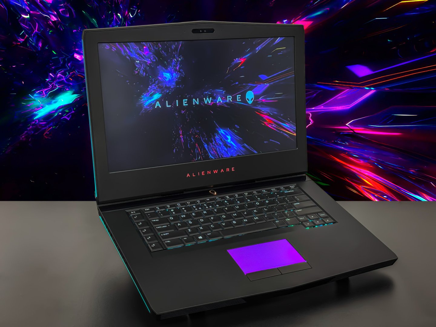 Купить Игровой ноутбук Dell Alienware P69F001 недорого