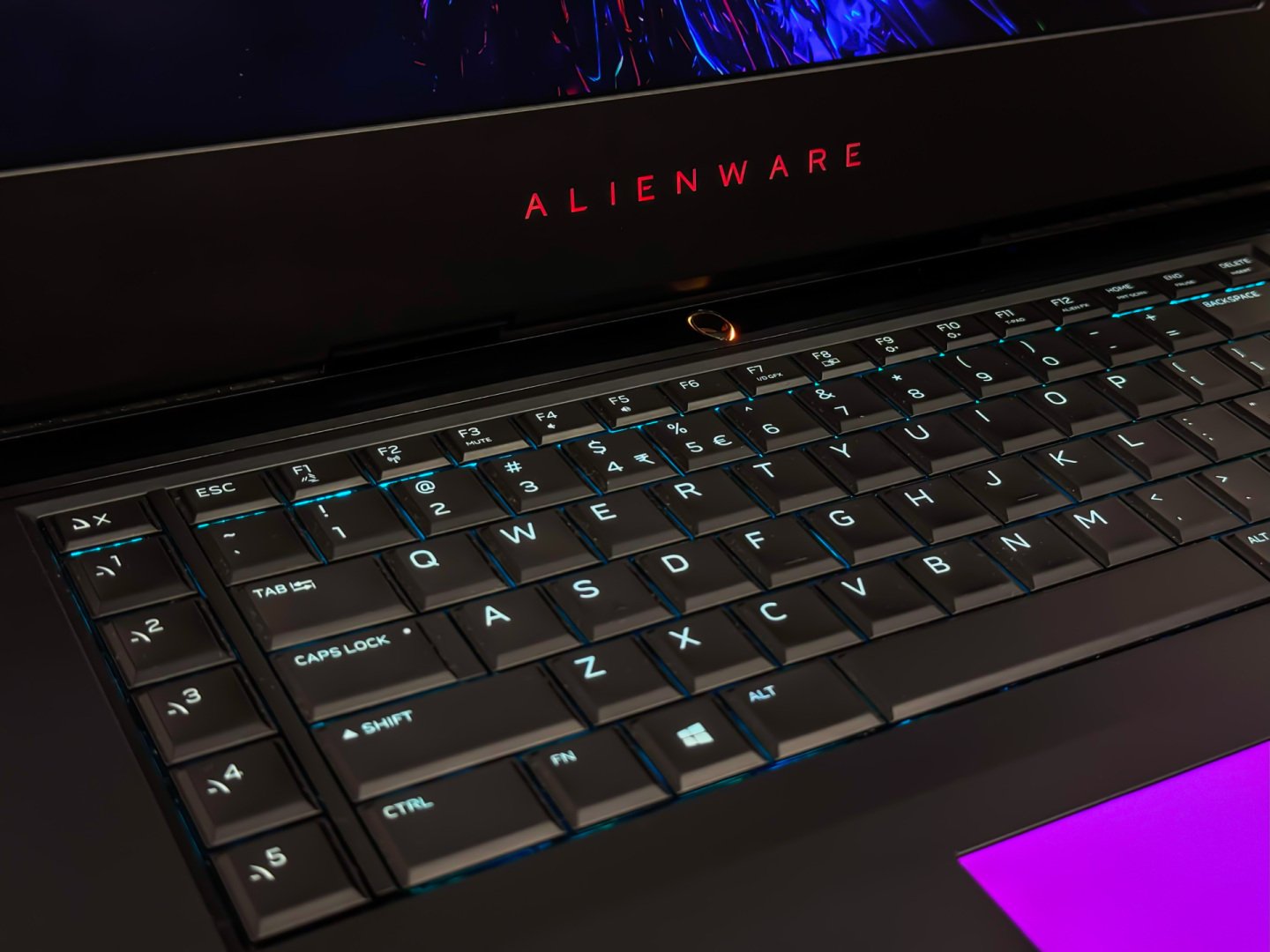 Купить Игровой ноутбук Dell Alienware P69F001 недорого