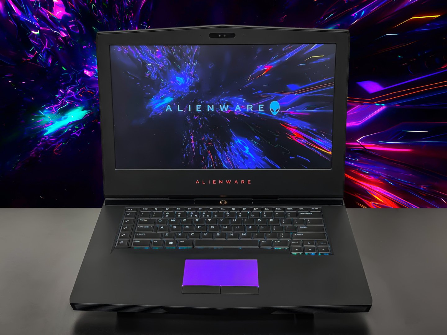 Купить Игровой ноутбук Dell Alienware P69F001 недорого